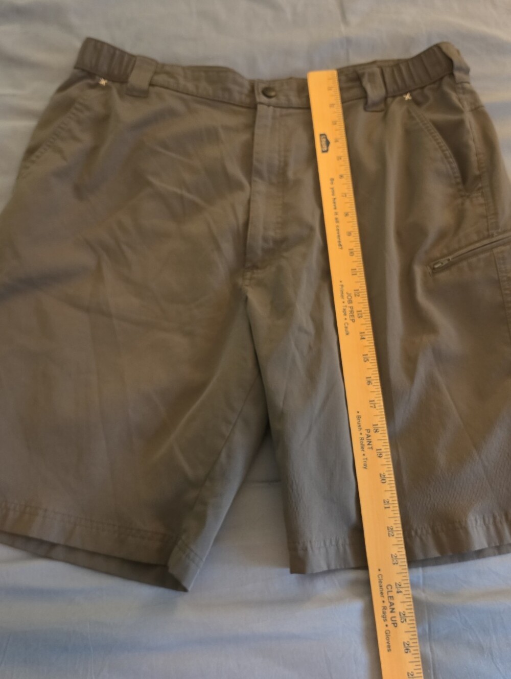 Wrangler Men's Gray Flat Front Cargo Shorts Size 40 Zipper Pocket 100% Polyester